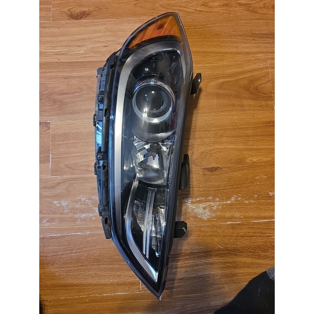 OEM 2017-2018 HYUNDAI ELANTRA SEDAN RH RIGHT SIDE HALOGEN HEADLIGHT Repairable